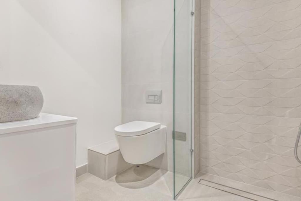 Modern Majesty 3 Bed 3 Bath House In Ferienhaus *