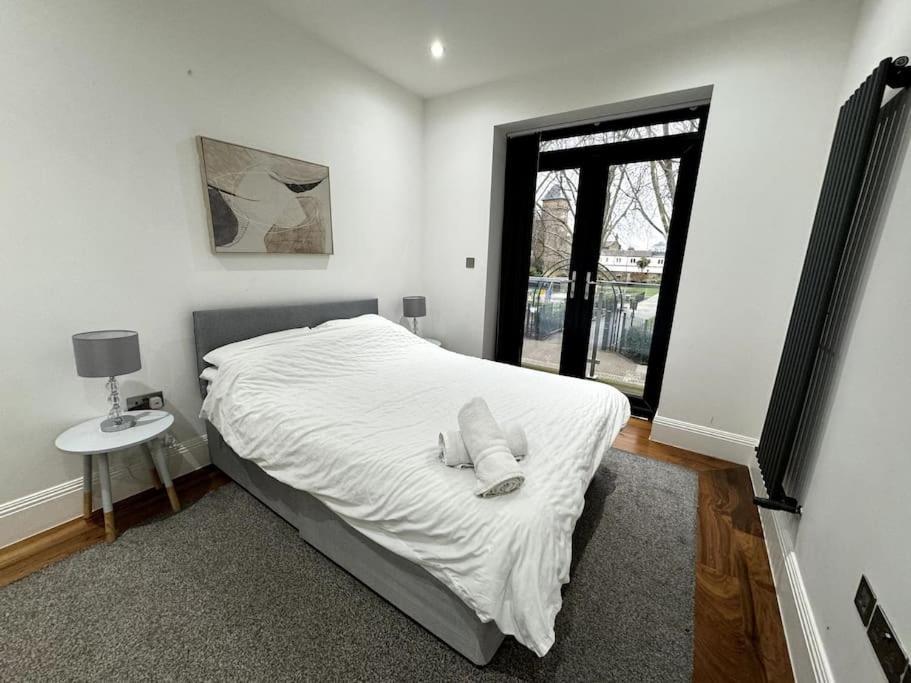 Modern Majesty 3 Bed 3 Bath House In Ferienhaus London