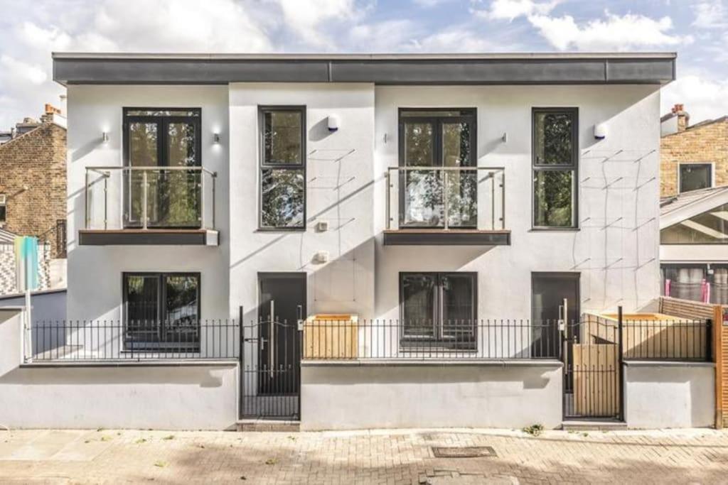 Modern Majesty 3 Bed 3 Bath House In Ferienhaus *