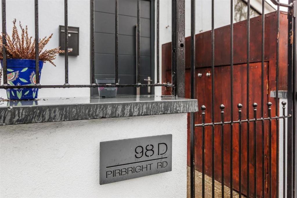 Modern Majesty 3 Bed 3 Bath House In Ferienhaus London