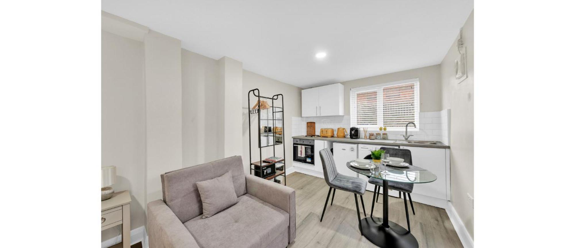 Glimmering Comfort Spacious Studio * London