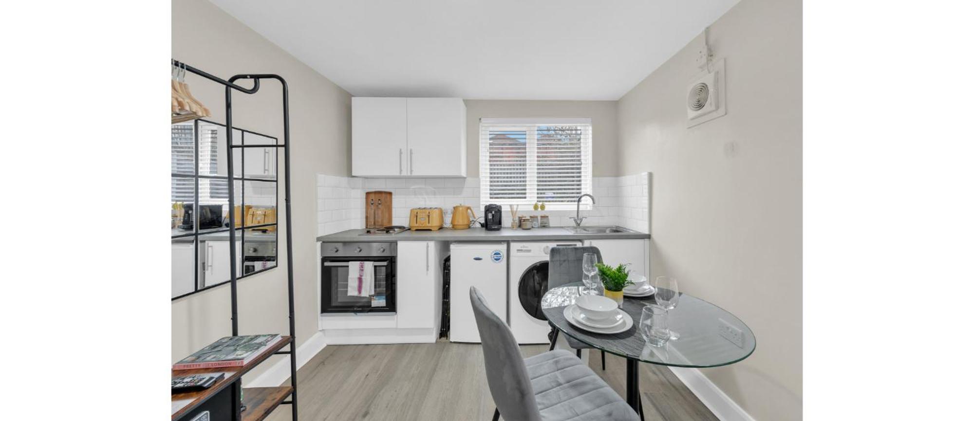 Glimmering Comfort Spacious Studio Apartment *