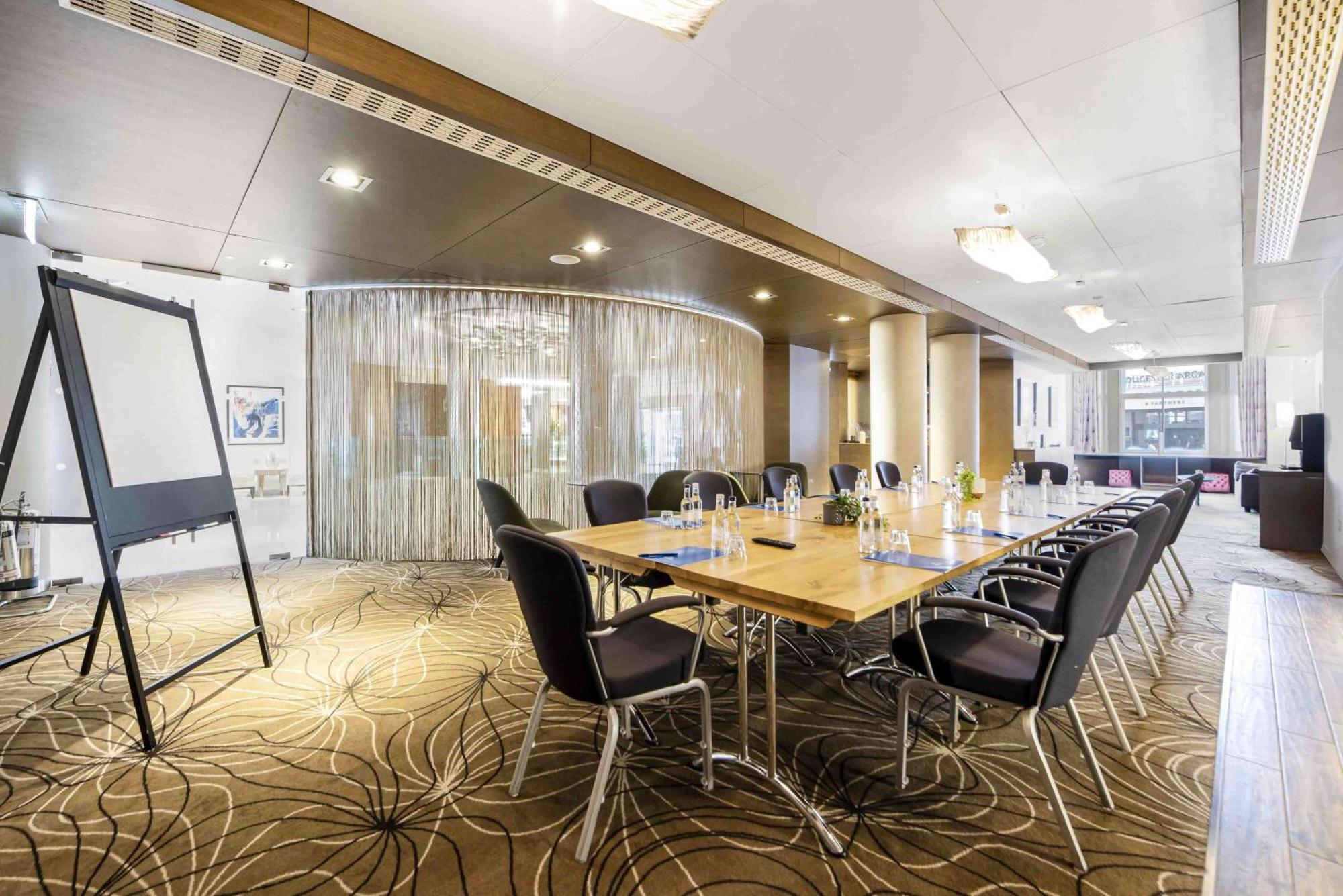 Doubletree By Hilton Kensington Hotel 4*
