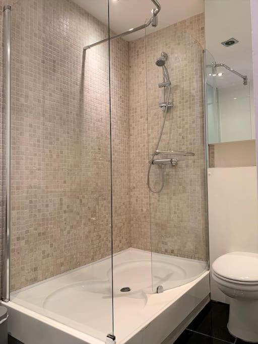Hyde Park 3bed With Patio As Seen On Tv House Hunters International