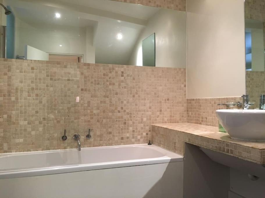 Hyde Park 3bed With Patio As Seen On Tv House Hunters International Apartment *