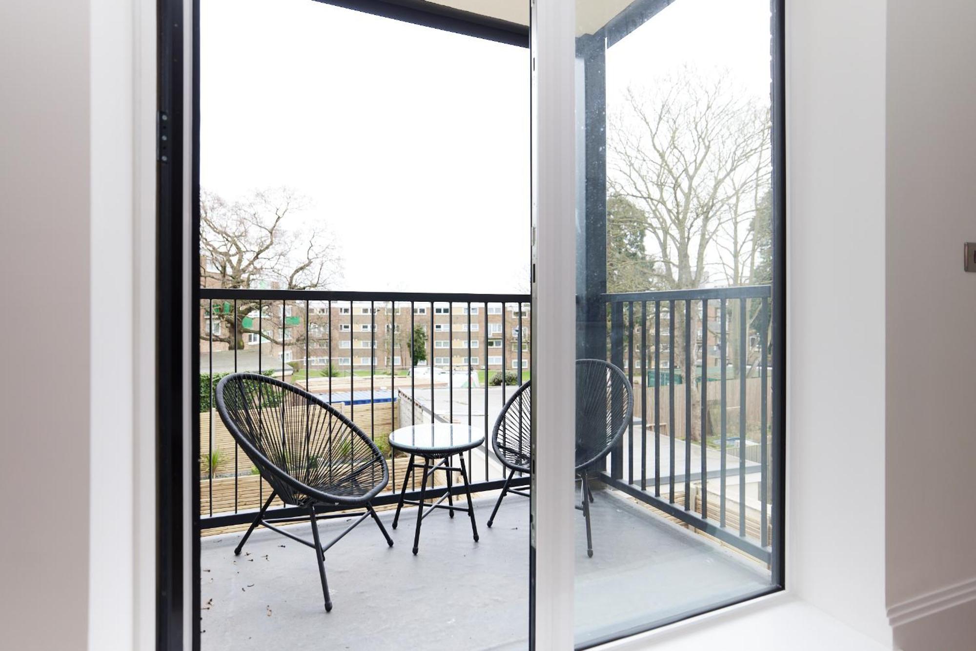 The Wembley Park Wonder - Charming 2bdr Flat With Balcony Apartment *