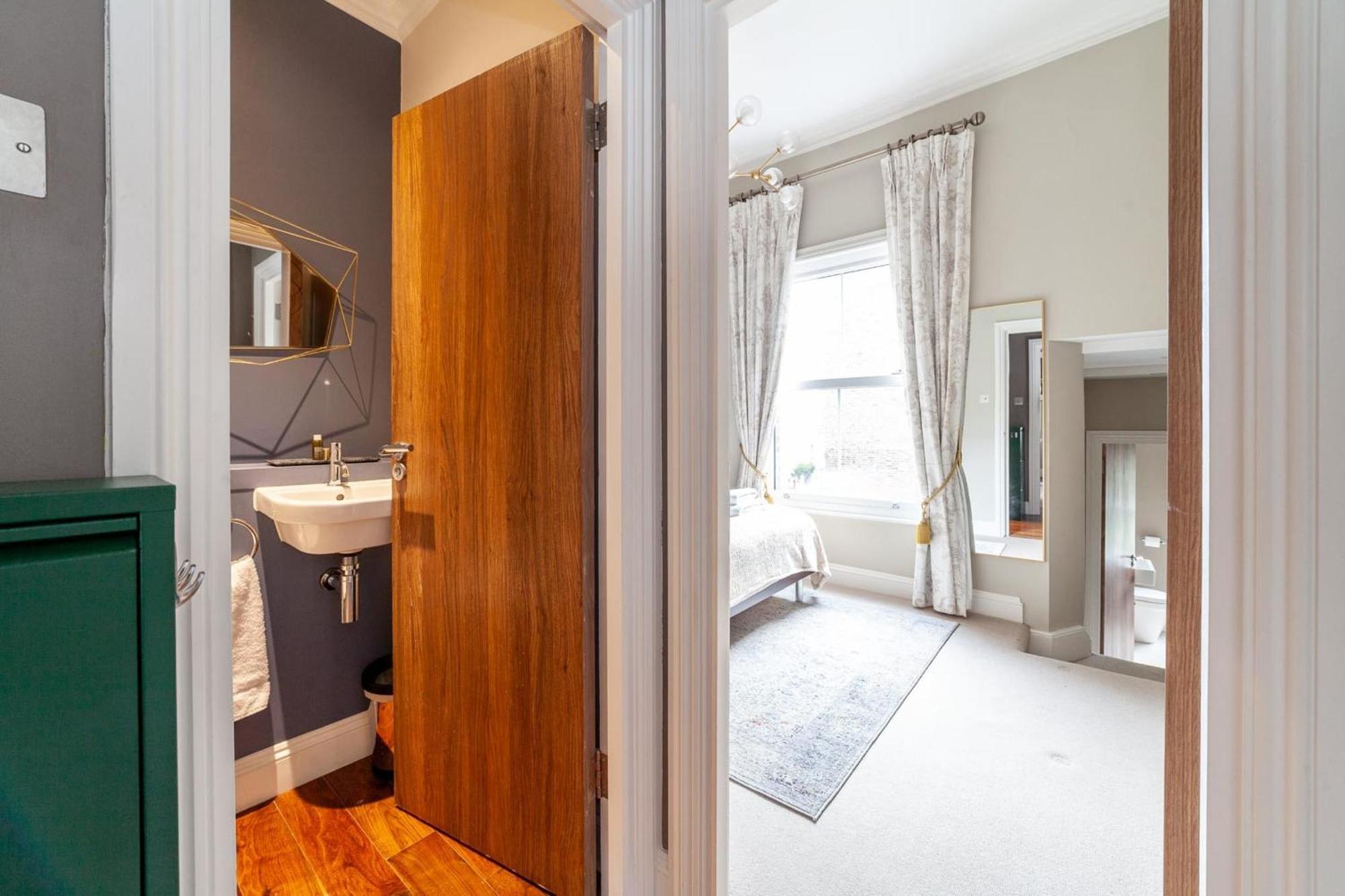 Elegant Chelsea Hideaway Apartment London