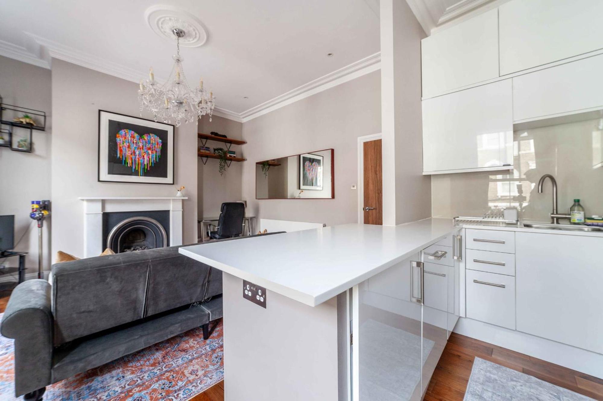 Elegant Chelsea Hideaway Apartment *