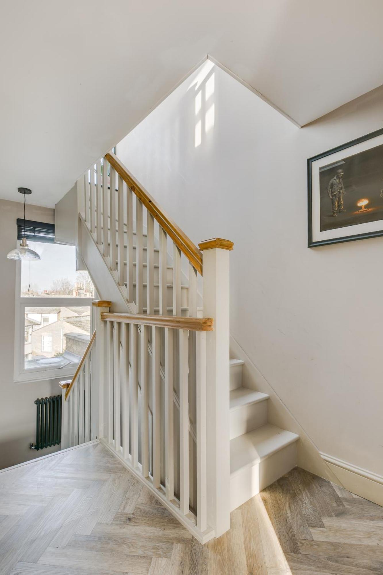 Apartment Stylish 2 Bed Flat With Balcony Great Views Nrtube London
