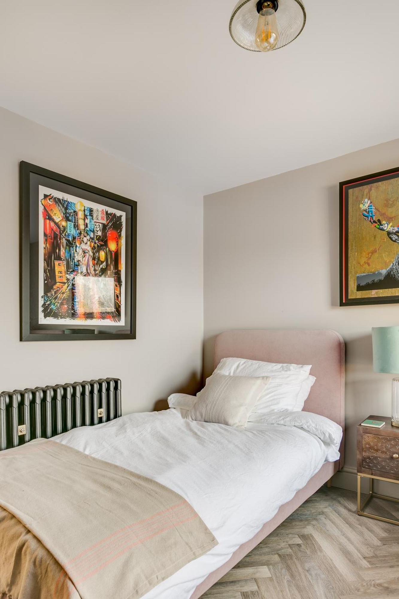 Stylish 2 Bed Flat With Balcony Great Views Nrtube Apartment