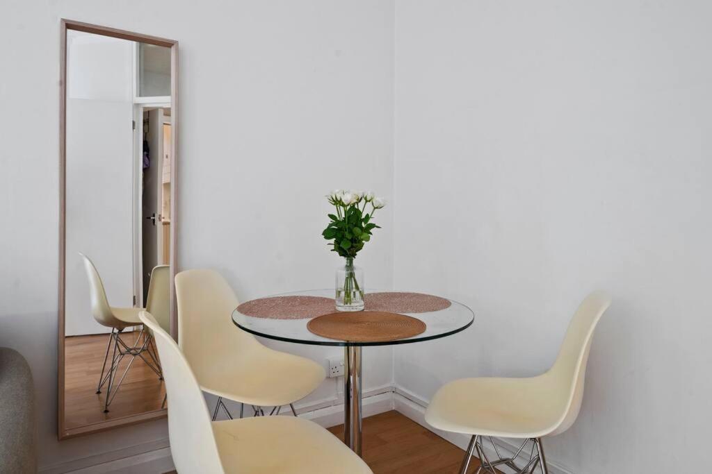Apartment Small One-bed Flat, Payment Required Straight Away, Host Will Message After You've Made A Reservation