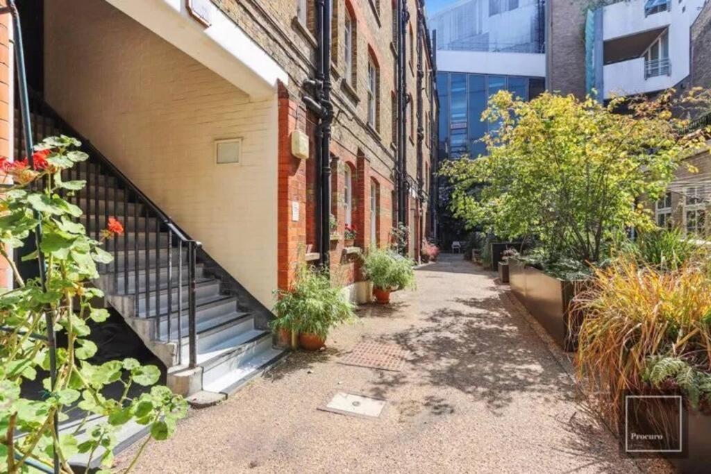Small One-bed Flat, Payment Required Straight Away, Host Will Message After You've Made A Reservation London