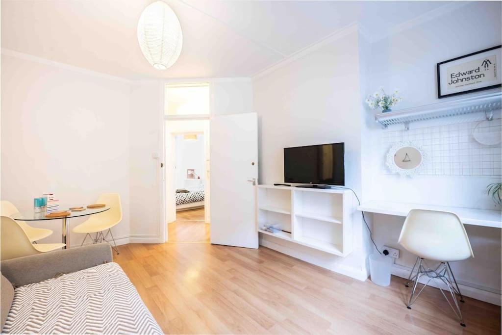 Small One-bed Flat, Payment Required Straight Away, Host Will Message After You've Made A Reservation Apartment
