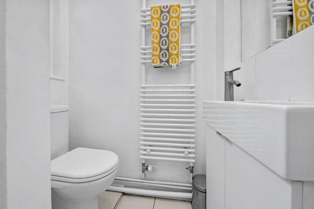 Small One-bed Flat, Payment Required Straight Away, Host Will Message After You've Made A Reservation