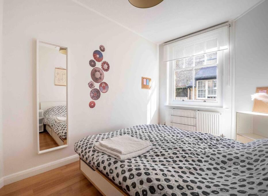 Apartment Small One-bed Flat, Payment Required Straight Away, Host Will Message After You've Made A Reservation London