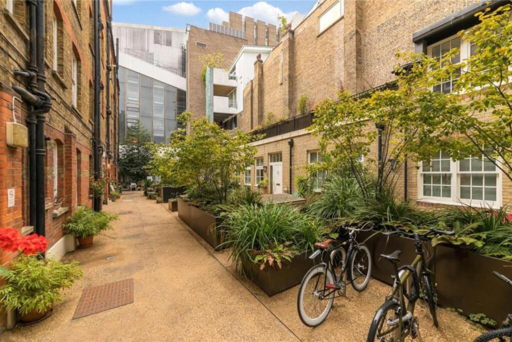 Small One-bed Flat, Payment Required Straight Away, Host Will Message After You've Made A Reservation London