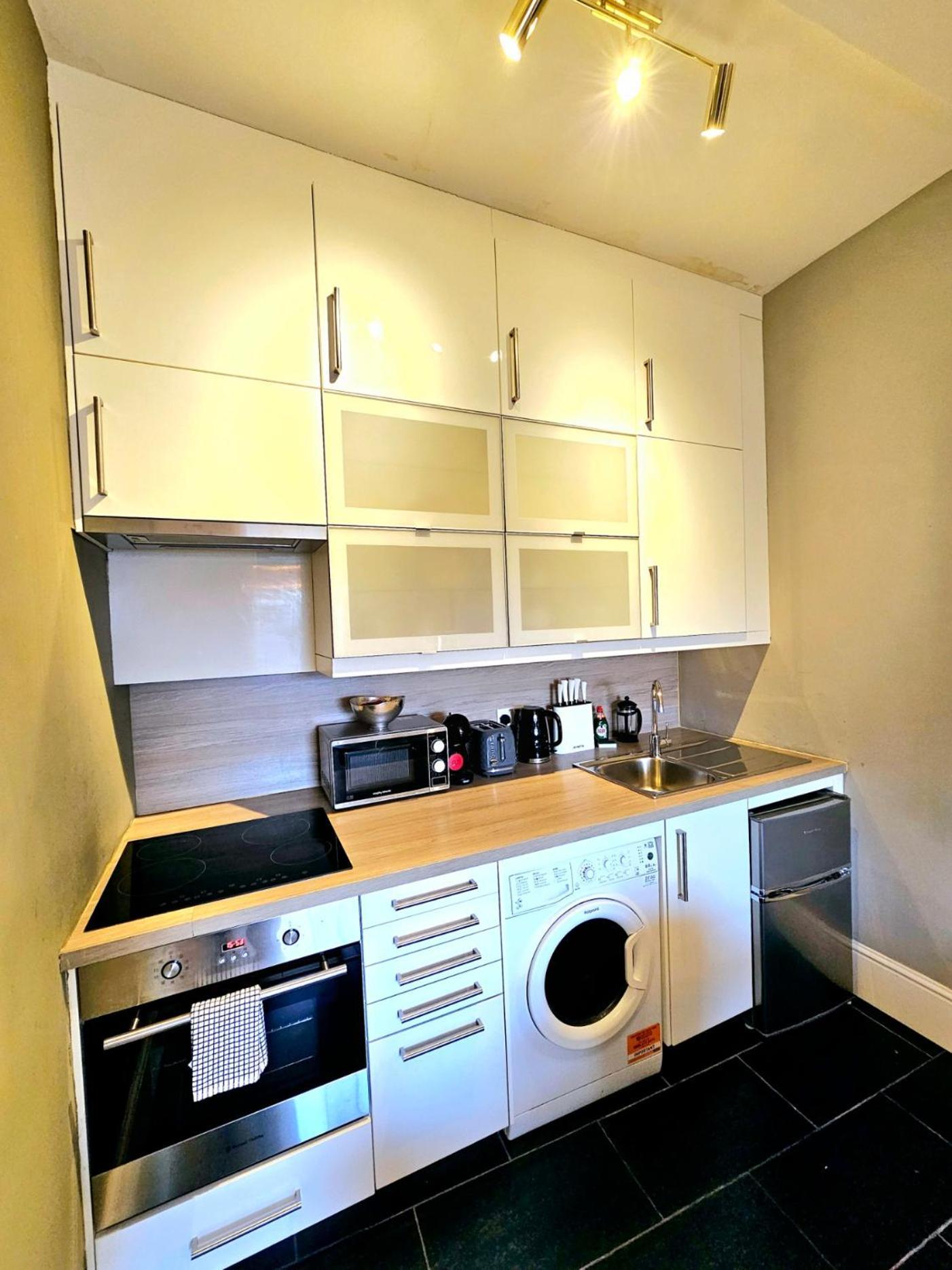 Gorgeous Hyde Park With Elevator Access By Tube Metro Stations Apartment