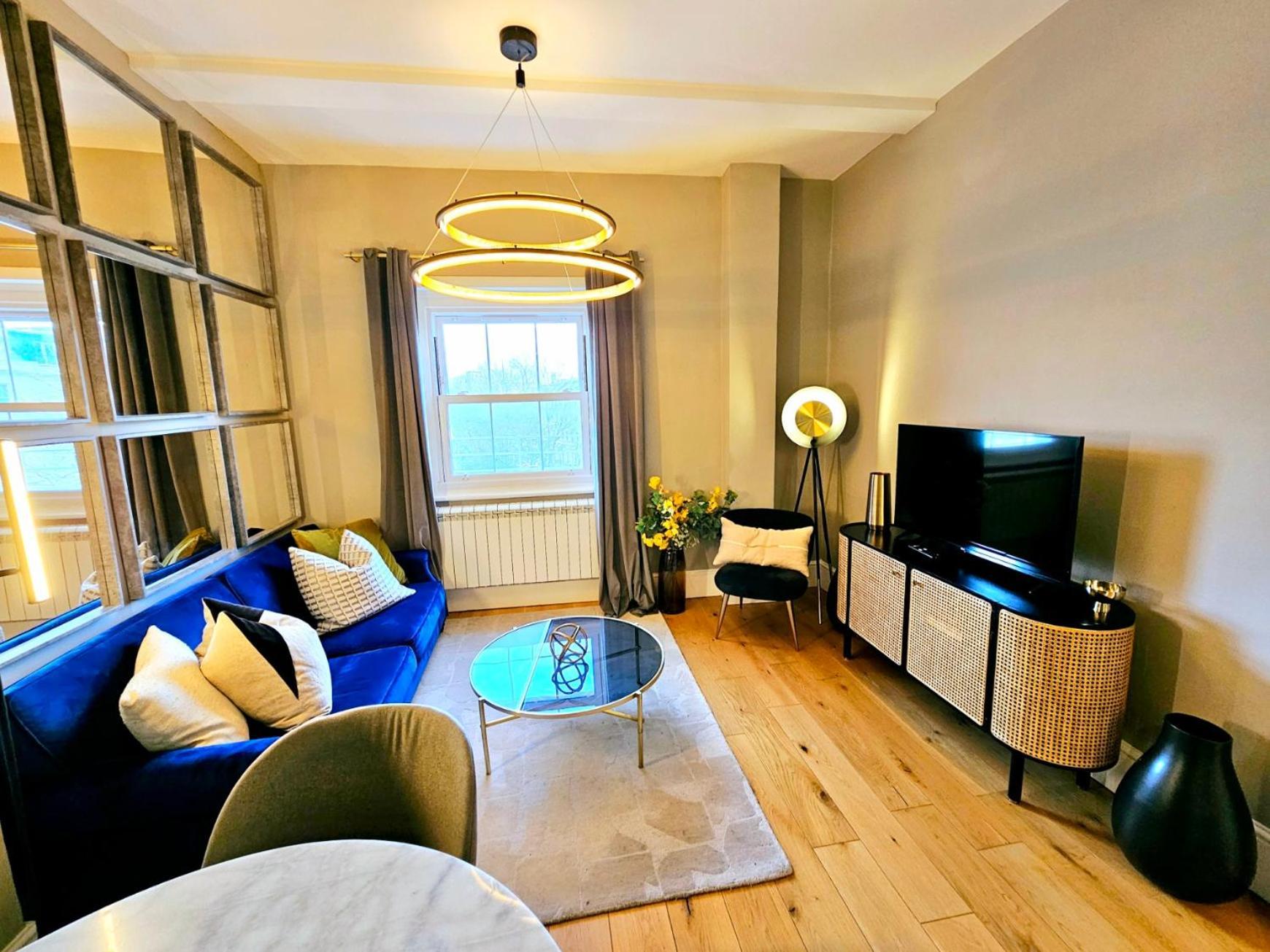 Gorgeous Hyde Park With Elevator Access By Tube Metro Stations *