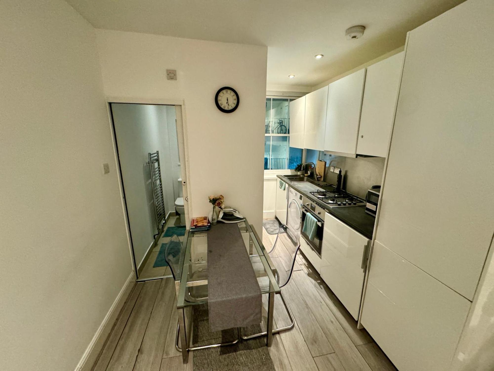 Downtown Chic Private Bedrooms In King's Cross 4 London