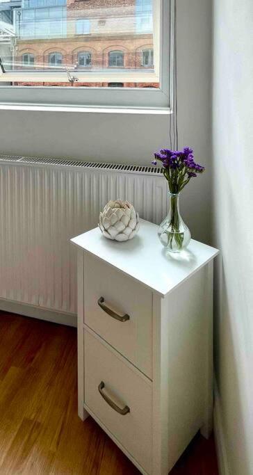 Apartment A Bright Two Double Bedroom Flat London