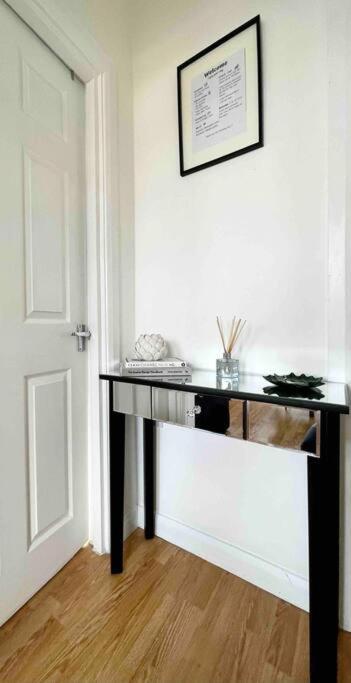 A Bright Two Double Bedroom Flat Apartment