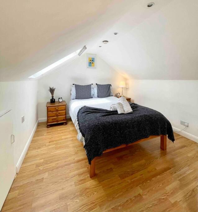 Apartment A Bright Two Double Bedroom Flat