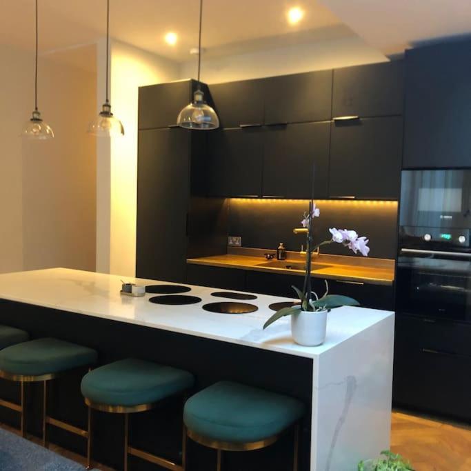 Stunning Modern Large 5 Bed House Willesden Apartment *