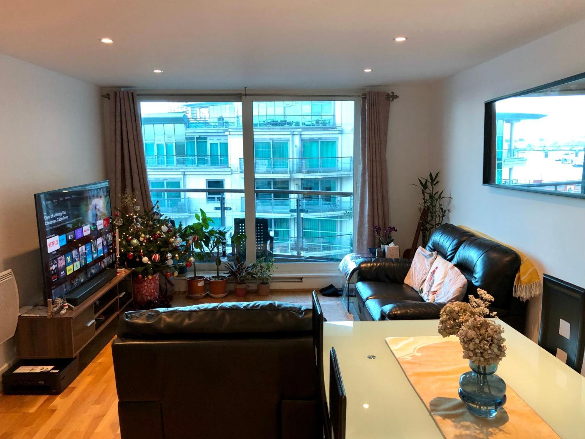 Cosy Private With Private Bathroom In A River View Flat Homestay London