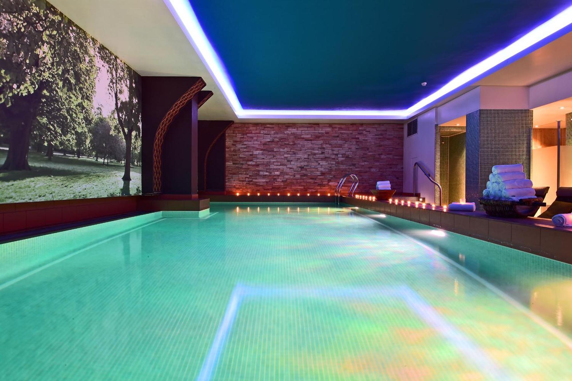 Hotel Pestana Chelsea Bridge & 4*