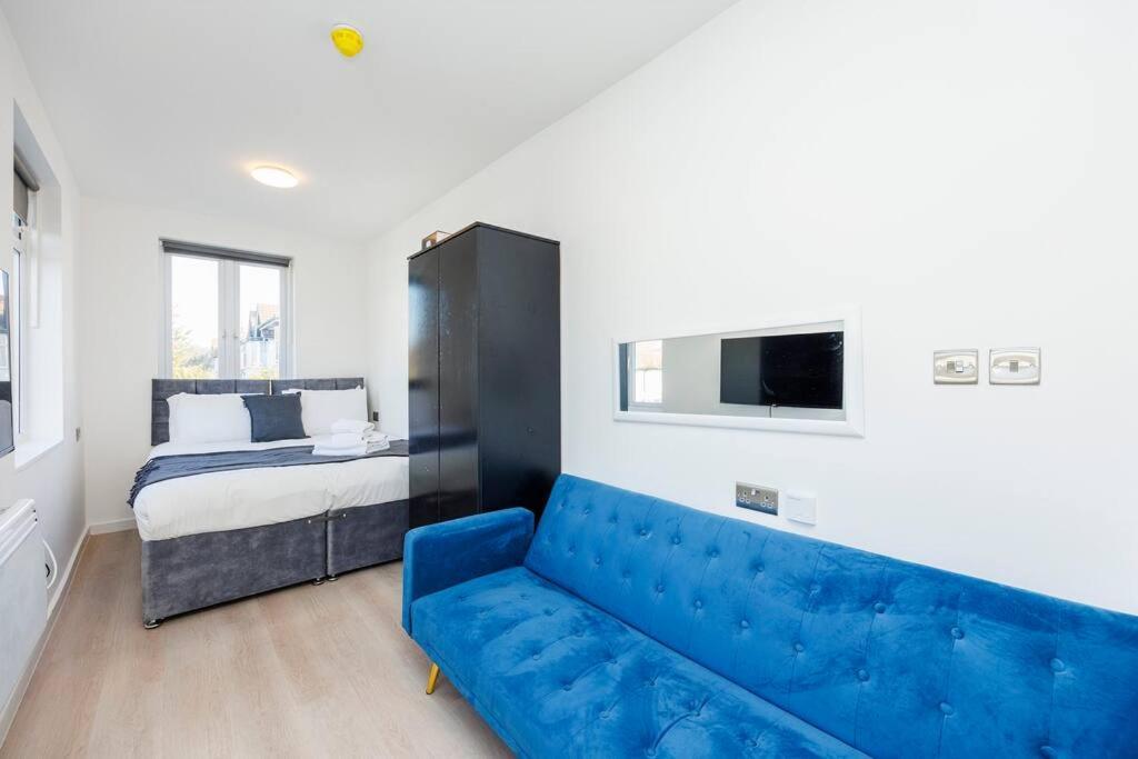 Apartment North West Studio By Av Short Lets London