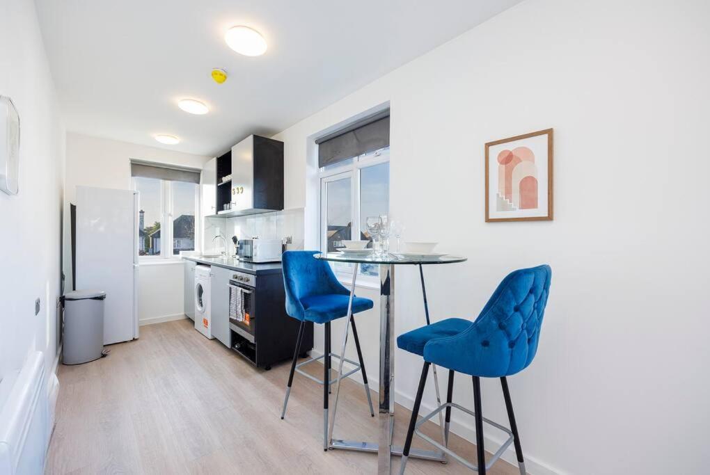 North West Studio By Av Short Lets * London