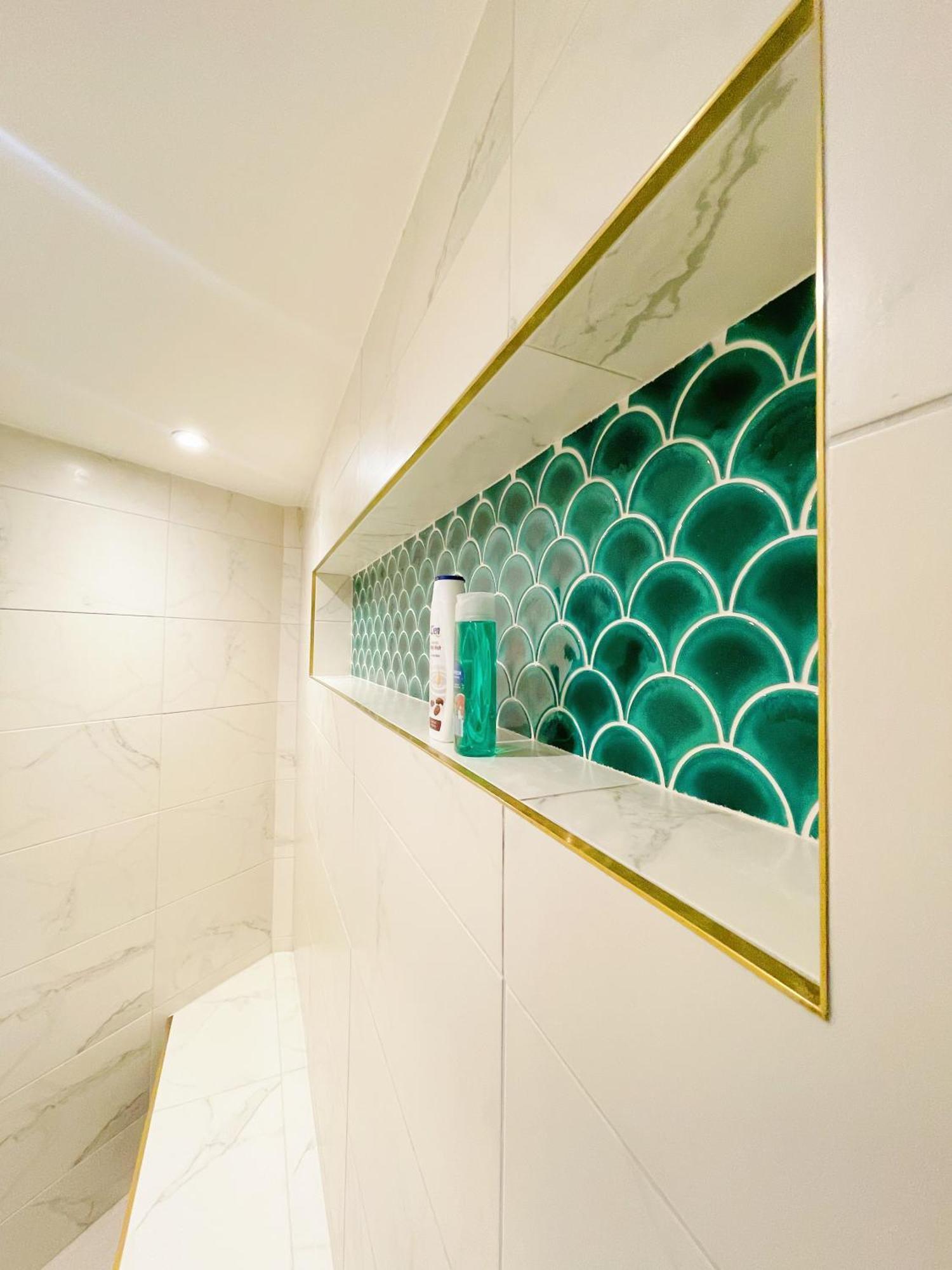 Hidden Retreat With Steam Room, King Bed Near Tube Apartment *
