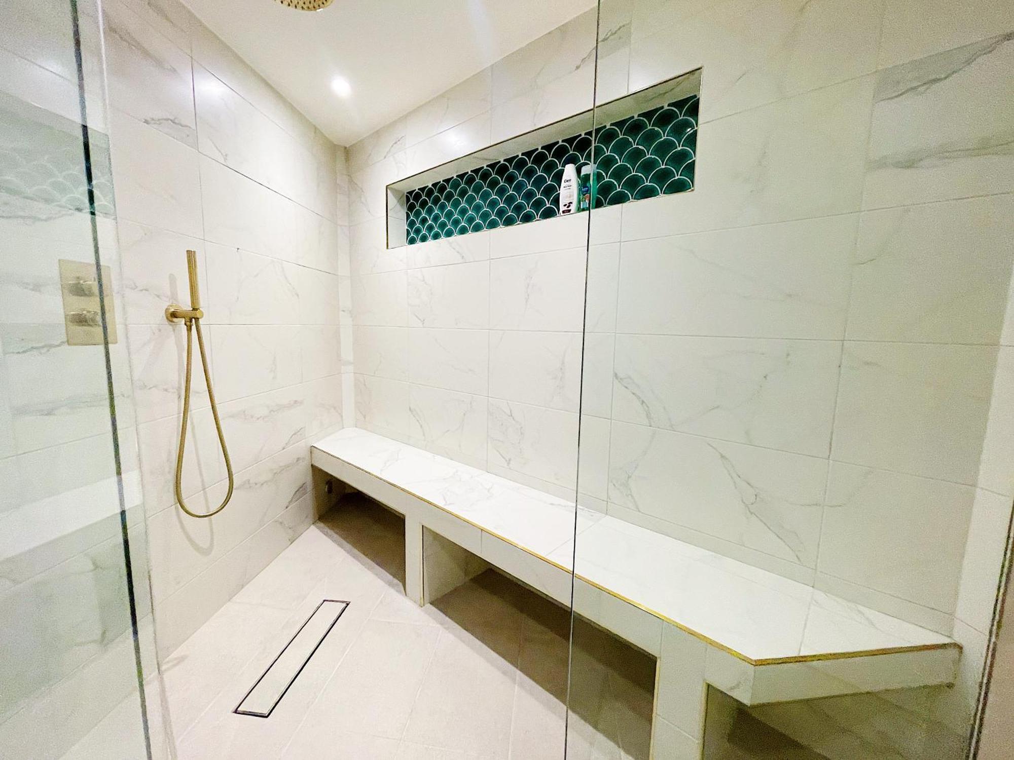 Apartment Hidden Retreat With Steam Room, King Bed Near Tube London