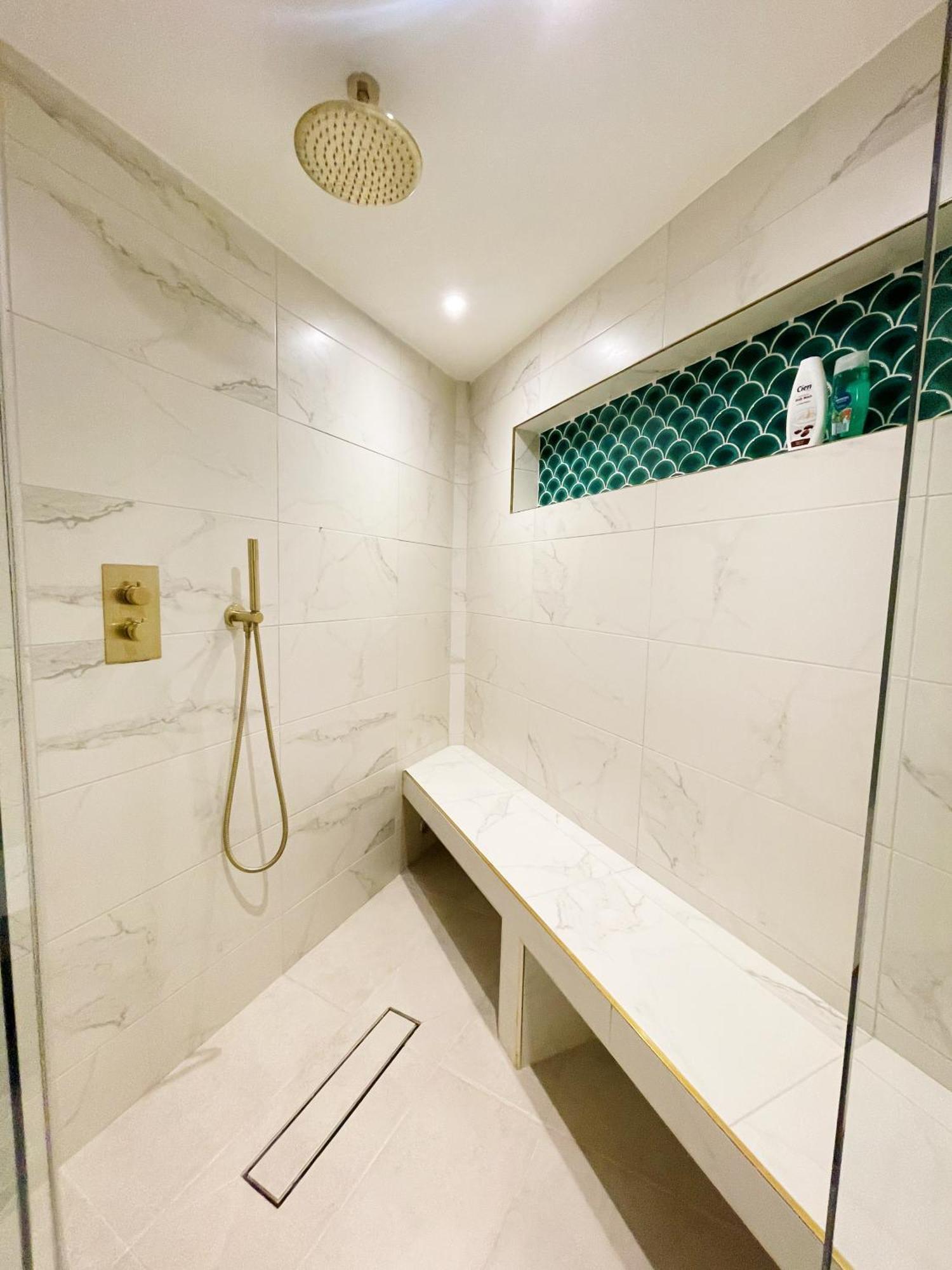 Apartment Hidden Retreat With Steam Room, King Bed Near Tube *