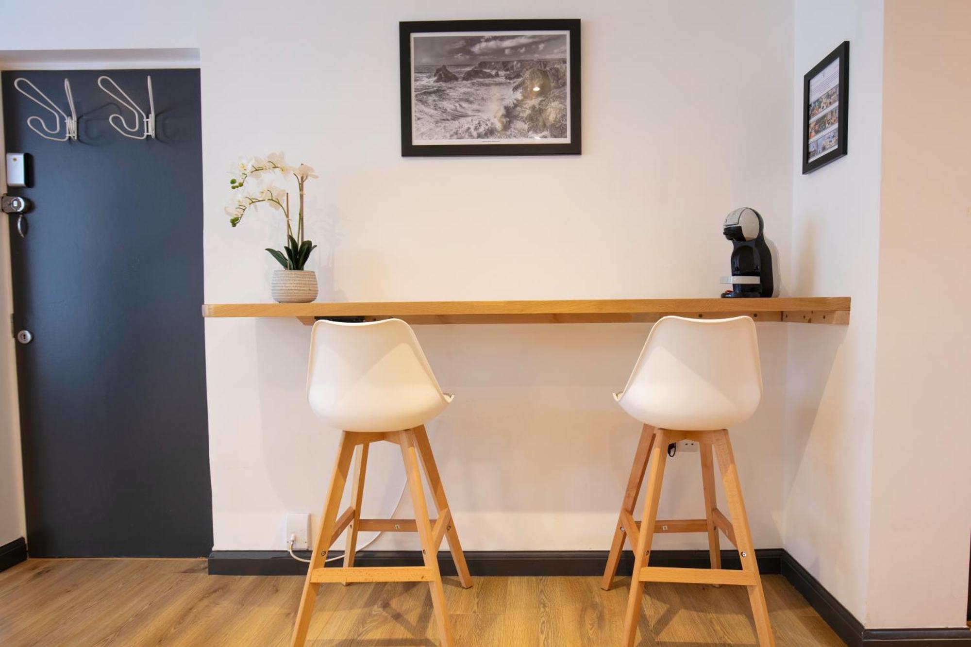Hidden Retreat With Steam Room, King Bed Near Tube *