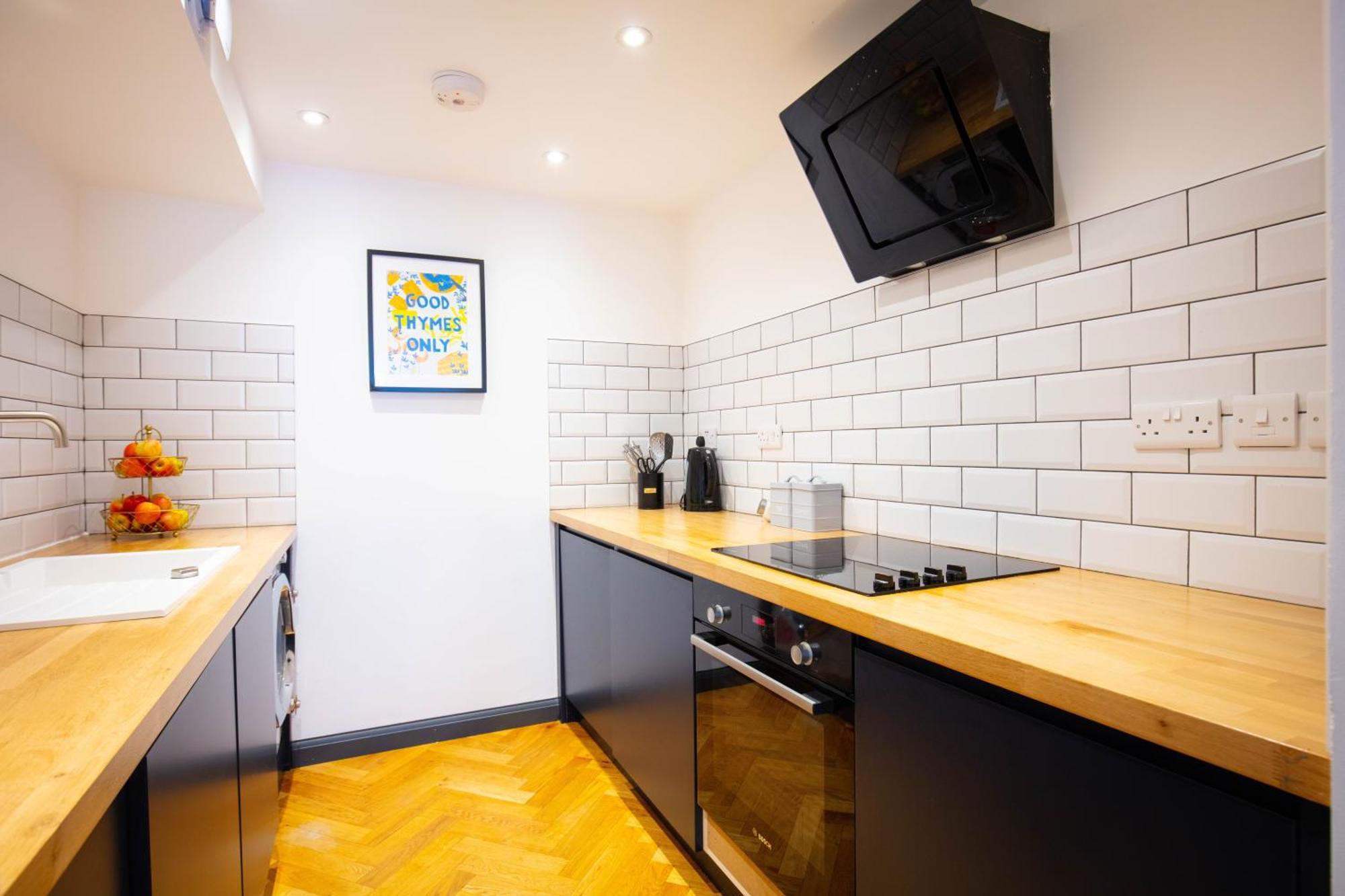 Hidden Retreat With Steam Room, King Bed Near Tube *