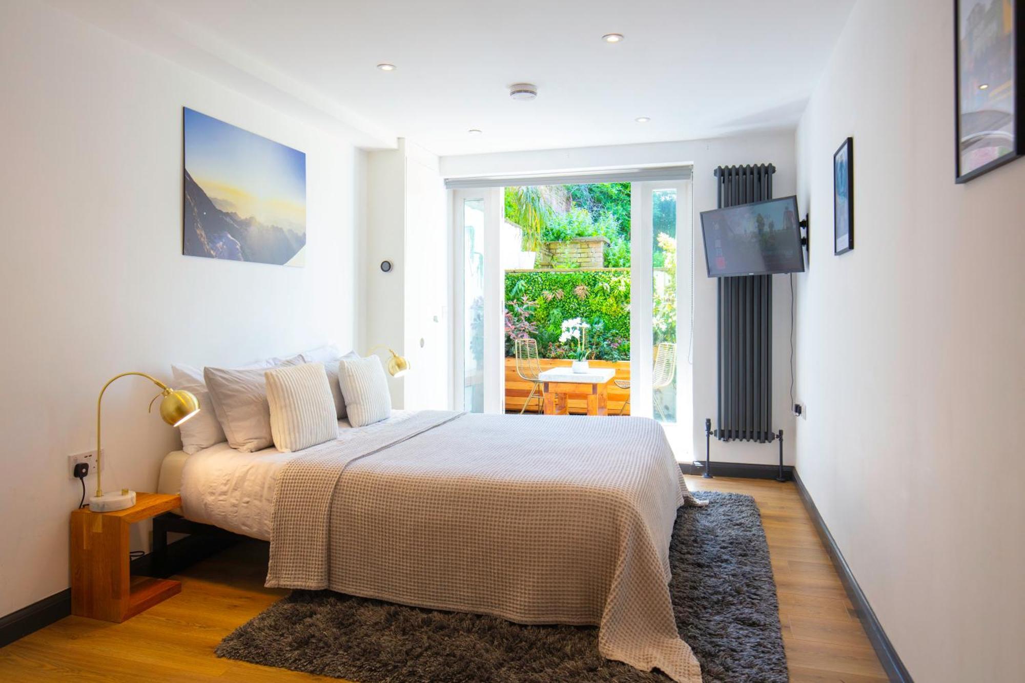 Hidden Retreat With Steam Room, King Bed Near Tube * London