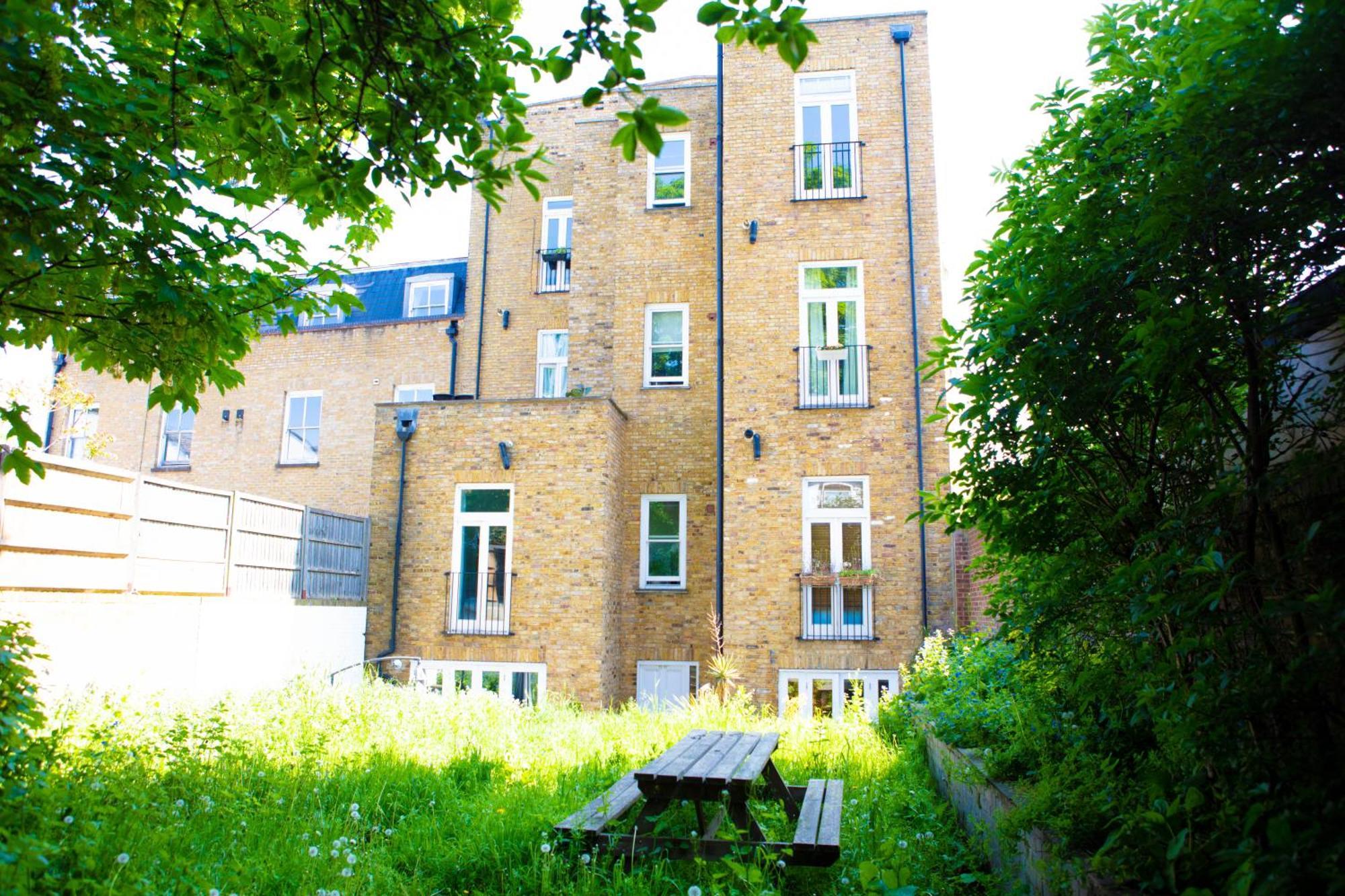 Hidden Retreat With Steam Room, King Bed Near Tube London