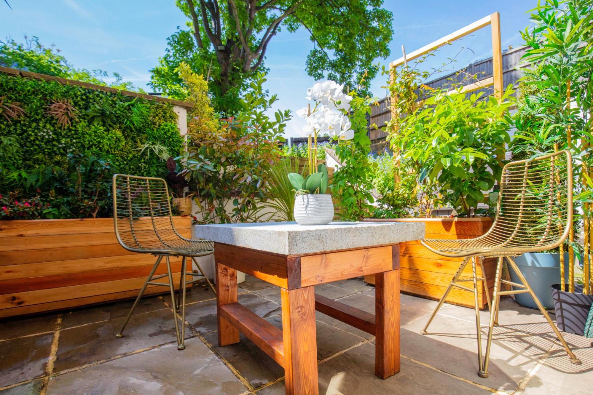 Hidden Retreat With Steam Room, King Bed Near Tube Apartment