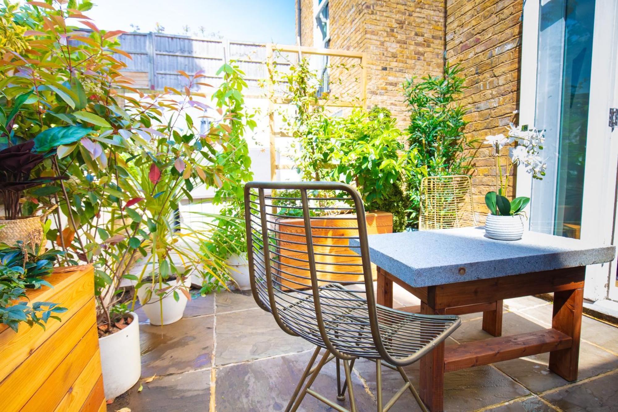 Apartment Hidden Retreat With Steam Room, King Bed Near Tube