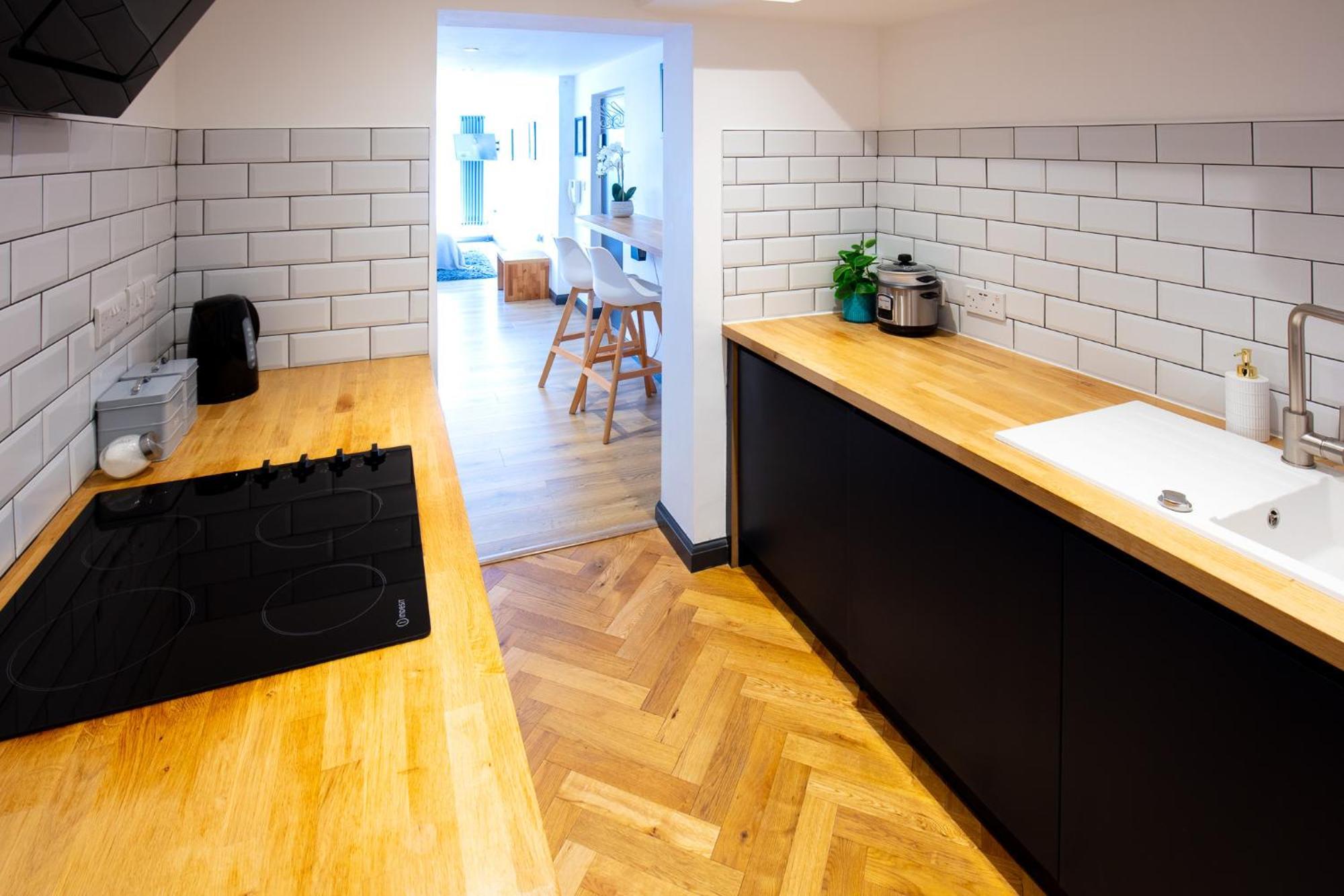 Hidden Retreat With Steam Room, King Bed Near Tube * London