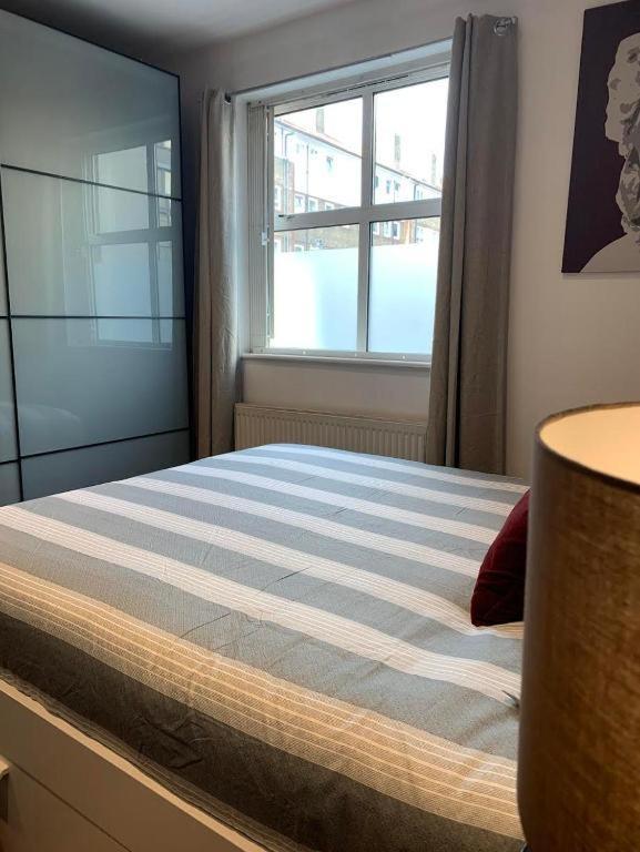2 Bedroom Tower Bridge With Free Secure Gated Parking - Perfect For Long Apartment