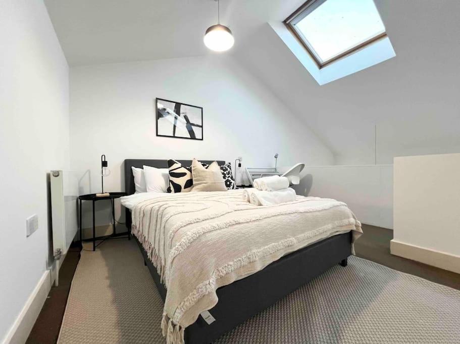 Camden Loft Apartment! * London