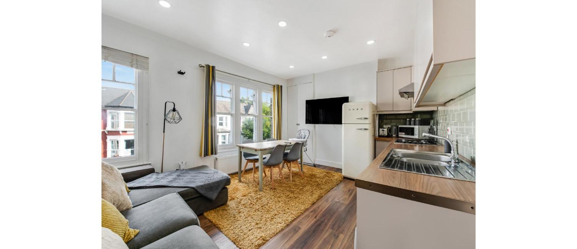 Spacious Two Bedroom In Wood Green Apartamento *
