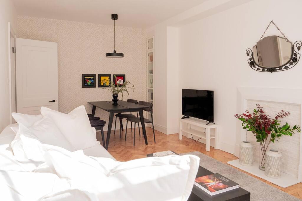 Superb Next To Hyde Park Apartment *