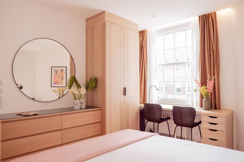 Superb Next To Hyde Park Apartment