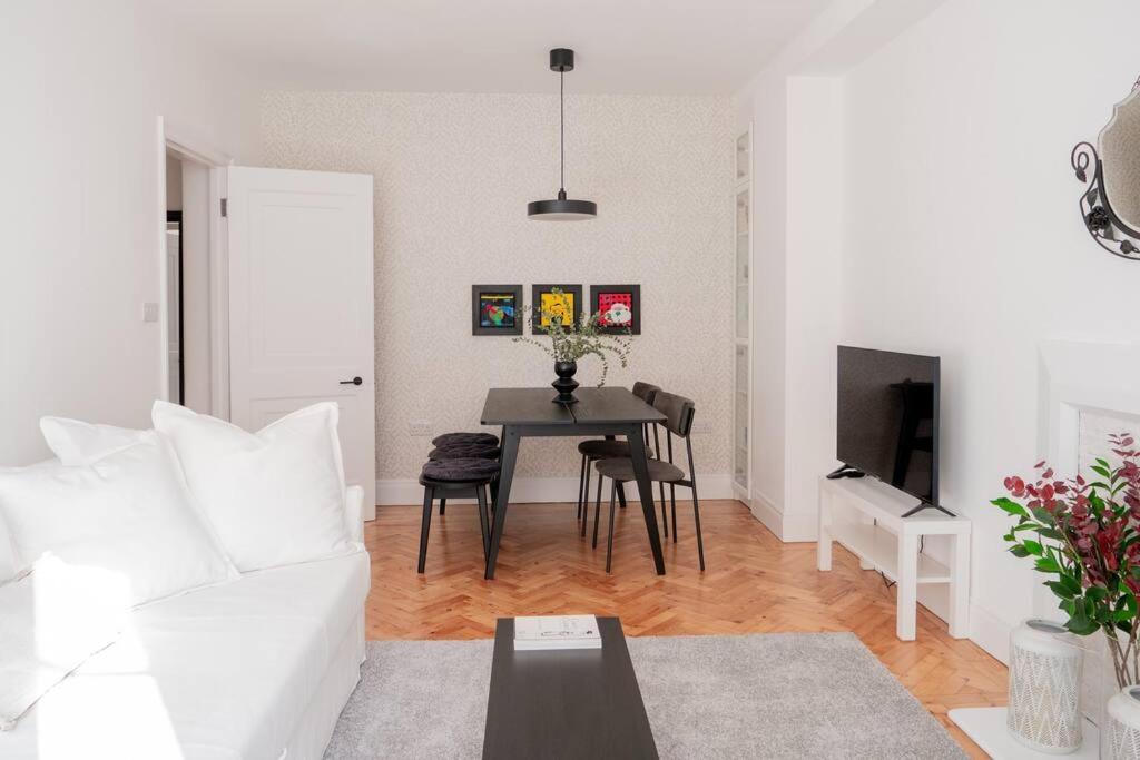 Superb Next To Hyde Park