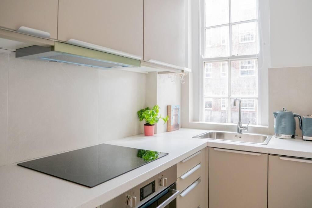 Superb Next To Hyde Park * London