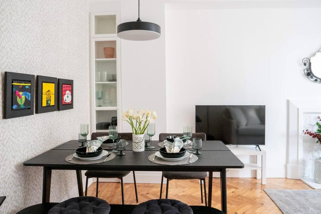 Superb Next To Hyde Park * London