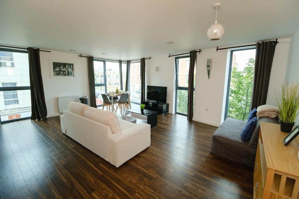 Modern 2 Bed Flat In East Apartamento Londres
